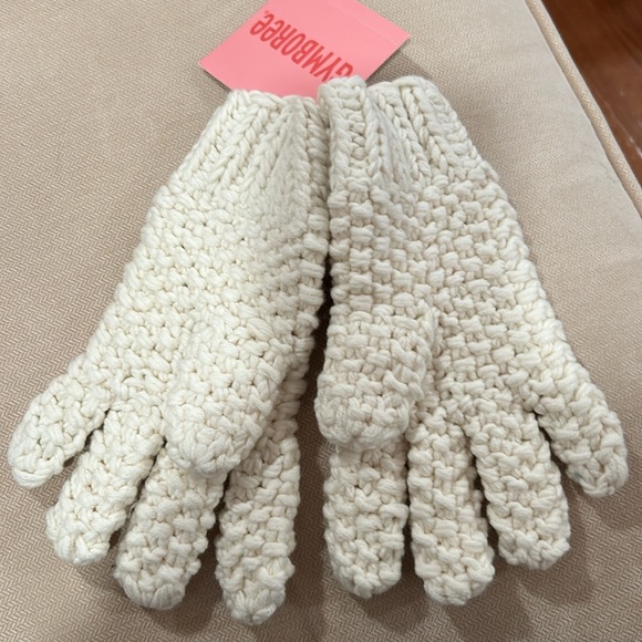 NWT Gymboree knit gloves. Size 3-4 - Picture 2 of 2